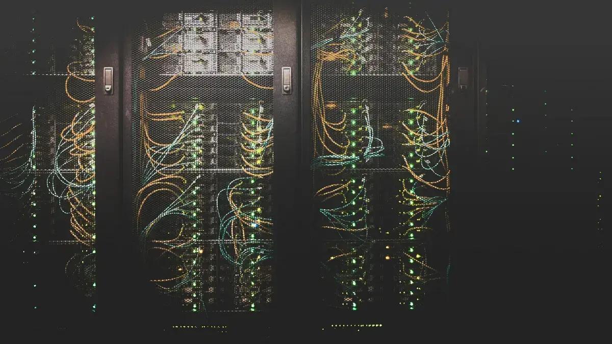 Análise do rebaixamento de Supermicro no mercado de servidores