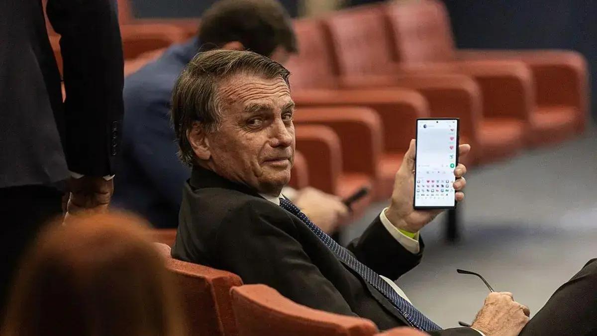 STF determina proibição de uso de redes sociais a Bolsonaro e exige tornozeleira eletrônica