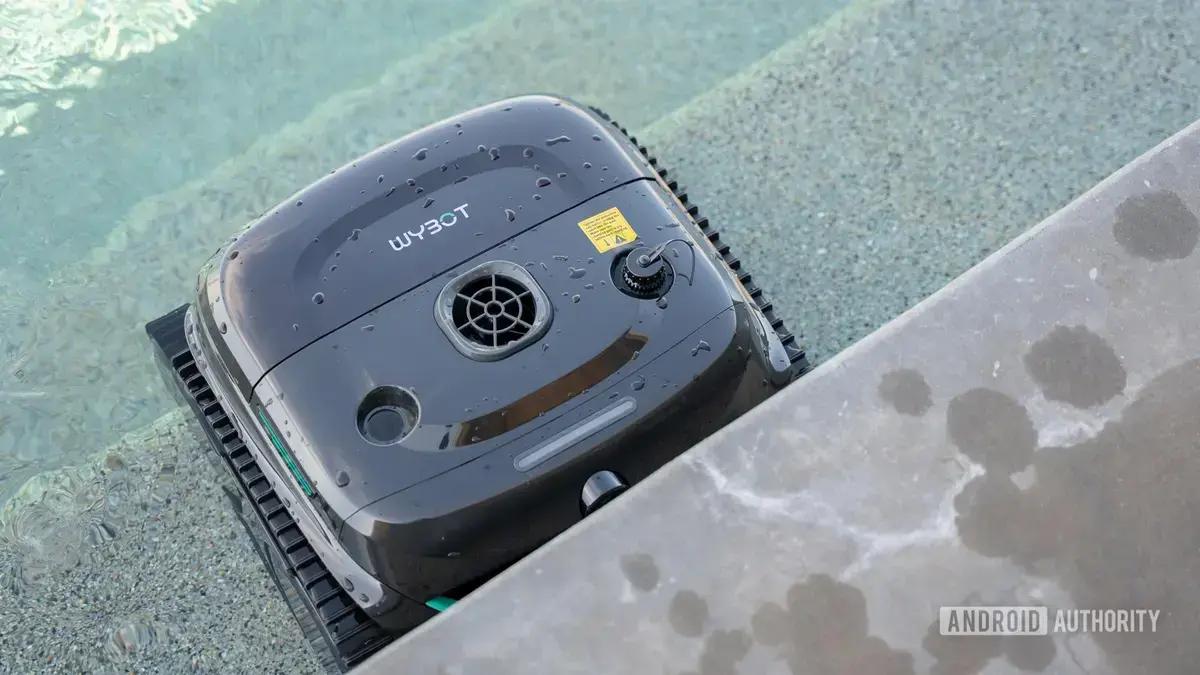 Cuide da sua piscina com ofertas especiais em robôs aspiradores durante o Prime Day