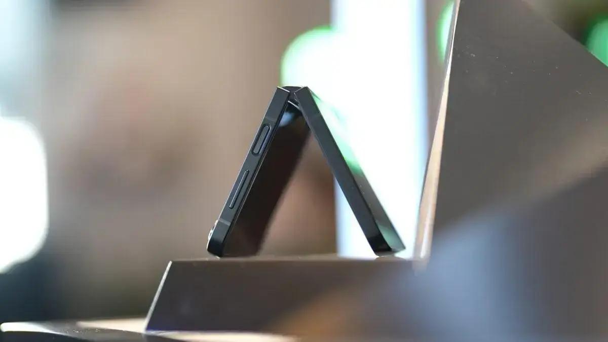 Samsung DeX chega ao Galaxy Z Flip 7 com suporte a cabos e conexão sem fio