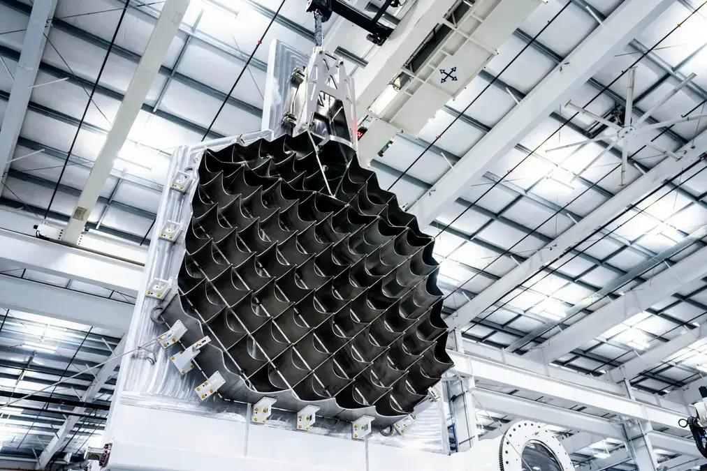 SpaceX Revela Aletas Gigantes para Captura do Maior Foguete do Mundo