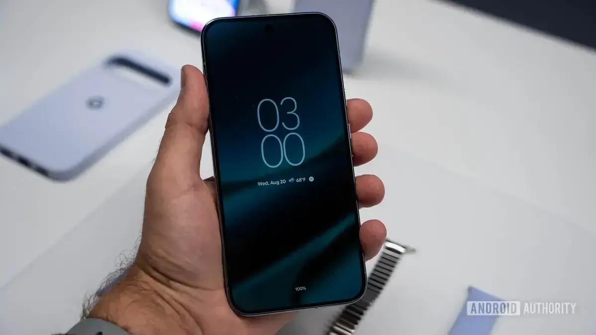 Pixel 10 Pro começa a mostrar o papel de parede completo na tela sempre ativa