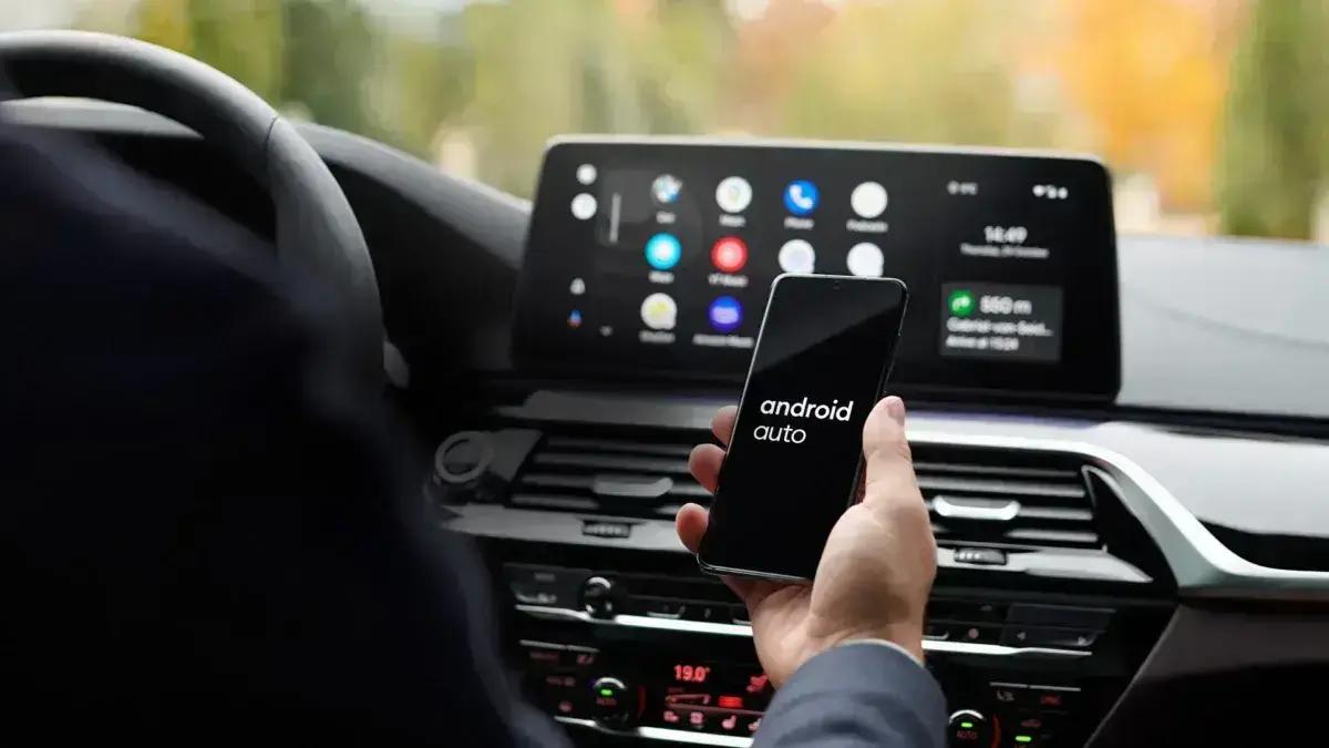 Android Auto agora espelha as cores do papel de parede do celular