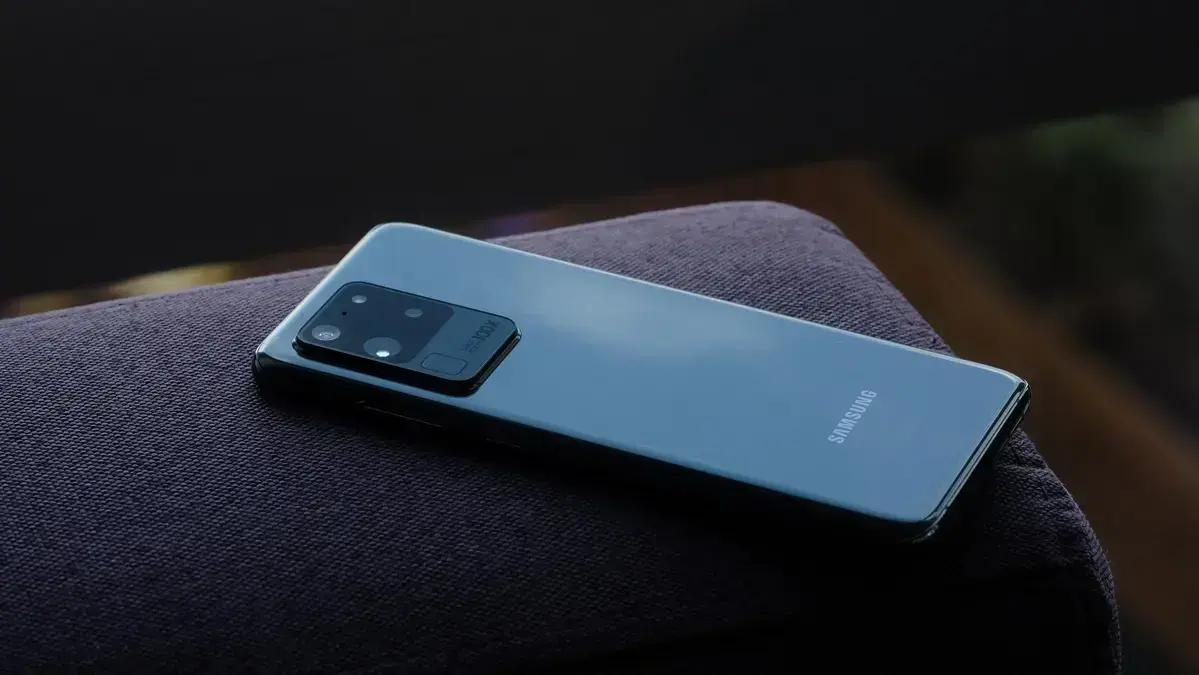 Galaxy S20 Ultra: Atualização inesperada de segurança via Verizon, mesmo após fim do suporte