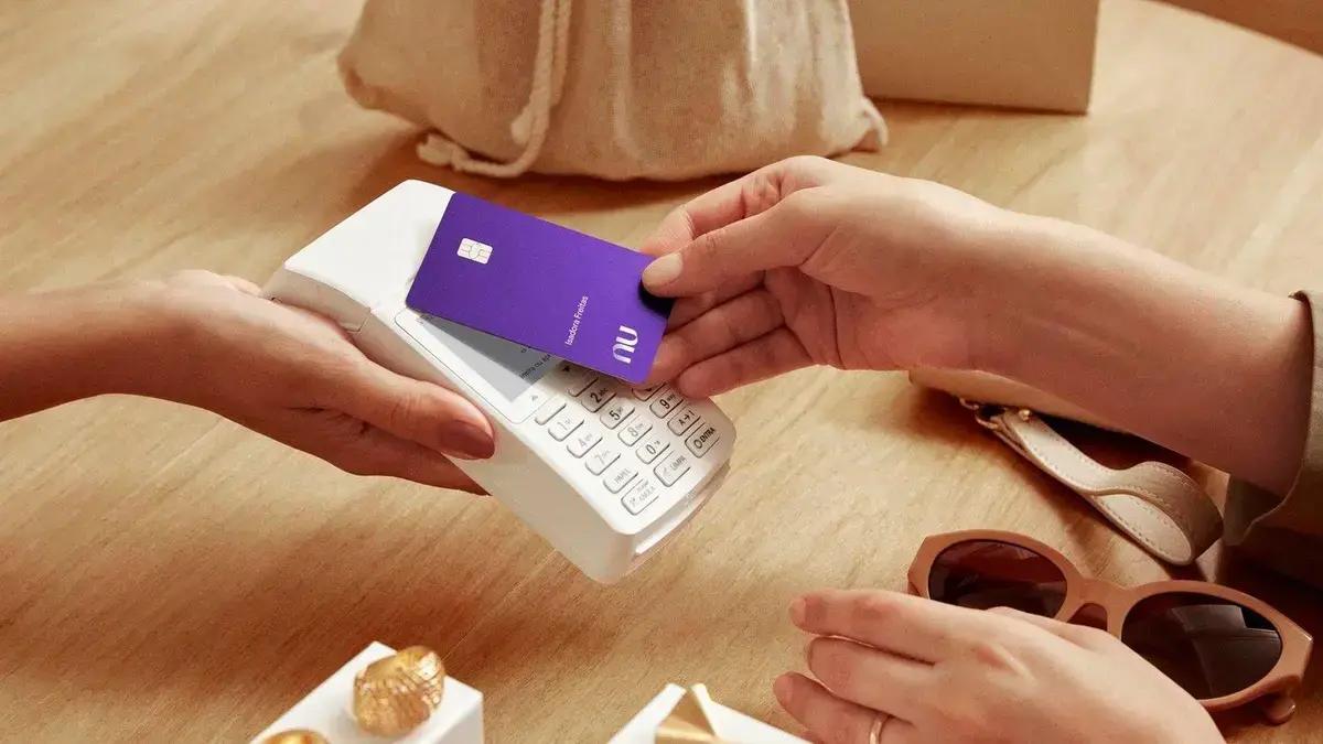 Nubank amplia benefícios para clientes premium focados em viagens e recompensas