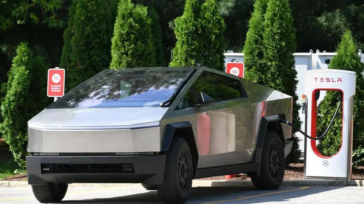Força Aérea dos EUA adquire Cybertrucks da Tesla para testes de resistência e armamentos