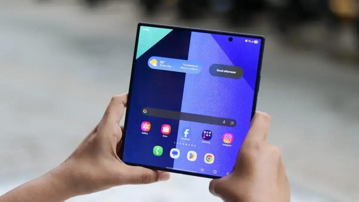 Primeiro iPhone dobrável deve compartilhar três recursos com o Galaxy Z Fold 7