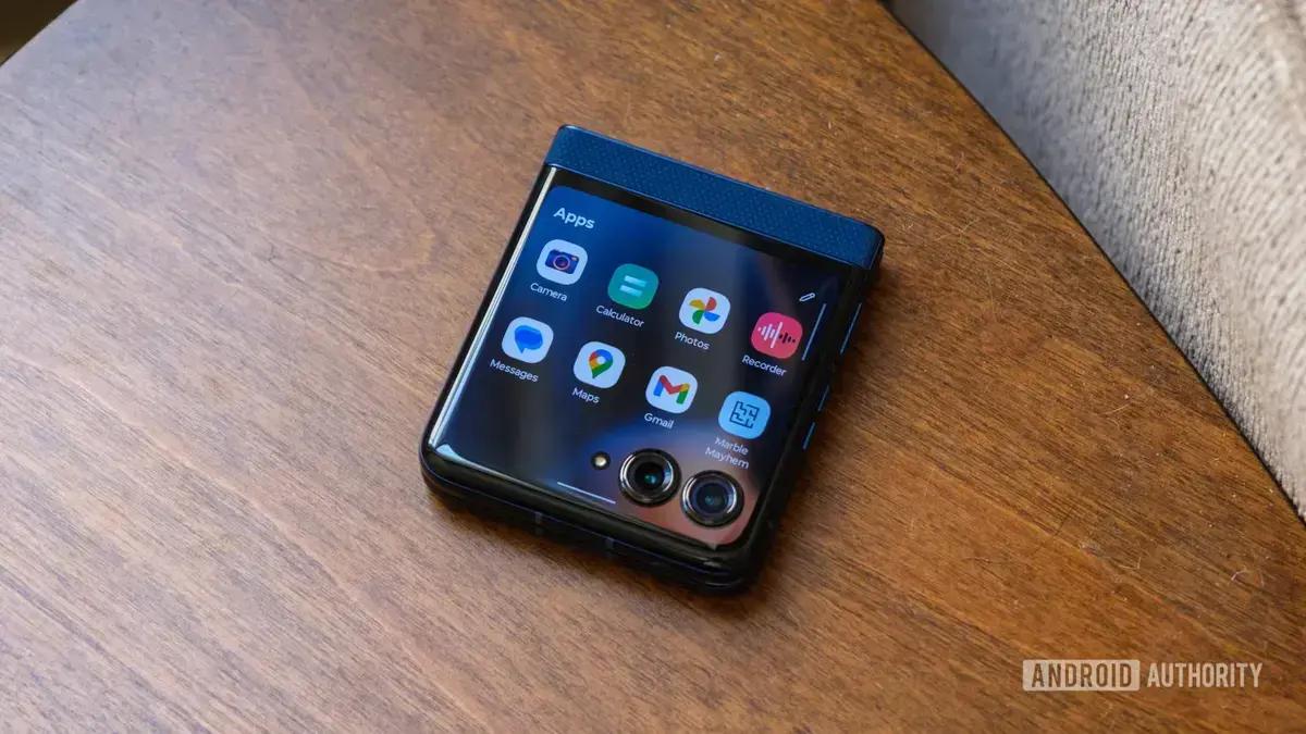 Motorola Razr (2025): nova oferta torna smartphones dobráveis mais acessíveis