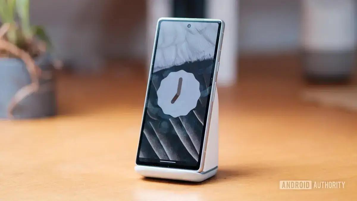 Pixel Stand 3: Rumores indicam novo carregador sem fio do Google com Qi2