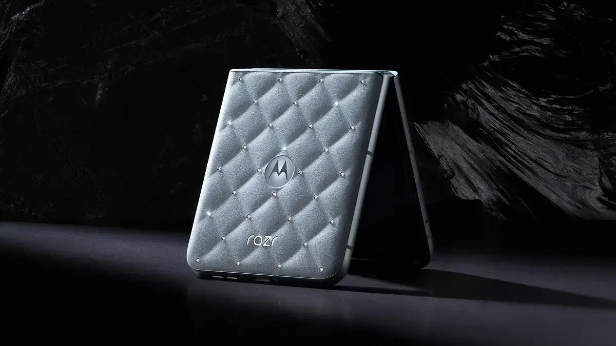 Motorola Lança Edição Especial Razr 50 com Cristais Swarovski nos EUA