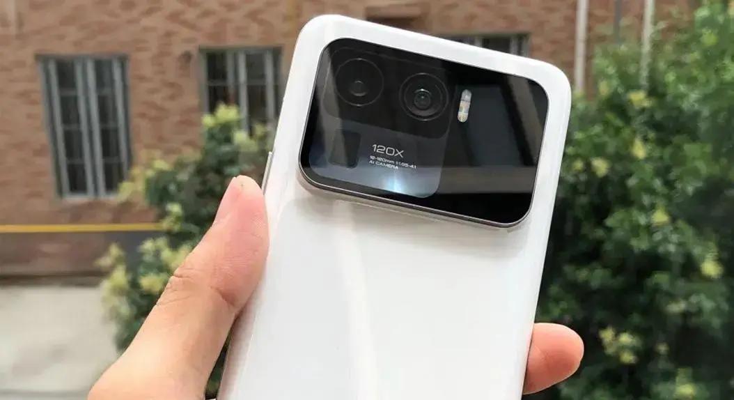 Xiaomi 16 Pro Max pode ter tela secundária inovadora na traseira