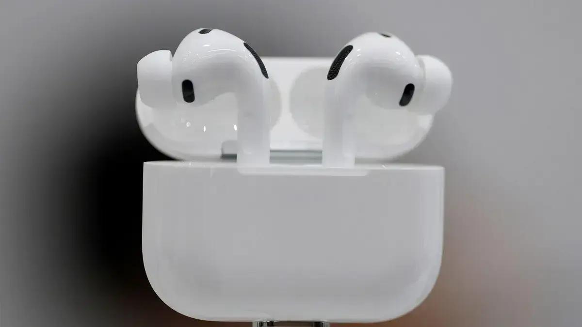 AirPods Pro 3 custa R$ 2.699 e é vendido sem cabo USB-C na caixa no Brasil