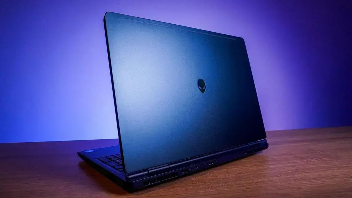 Análise do Alienware 16 Aurora: notebook com RTX 5050 e design renovado no Brasil