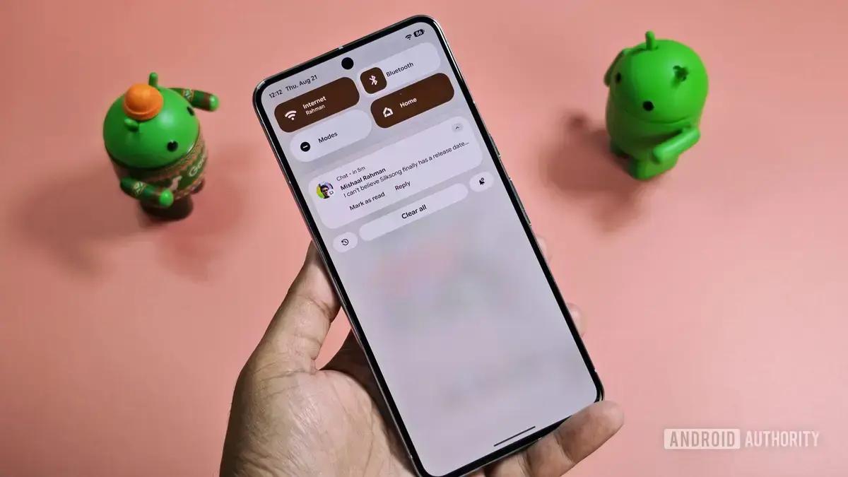Usuários avaliam o novo visual Material 3 Expressive do Android 16