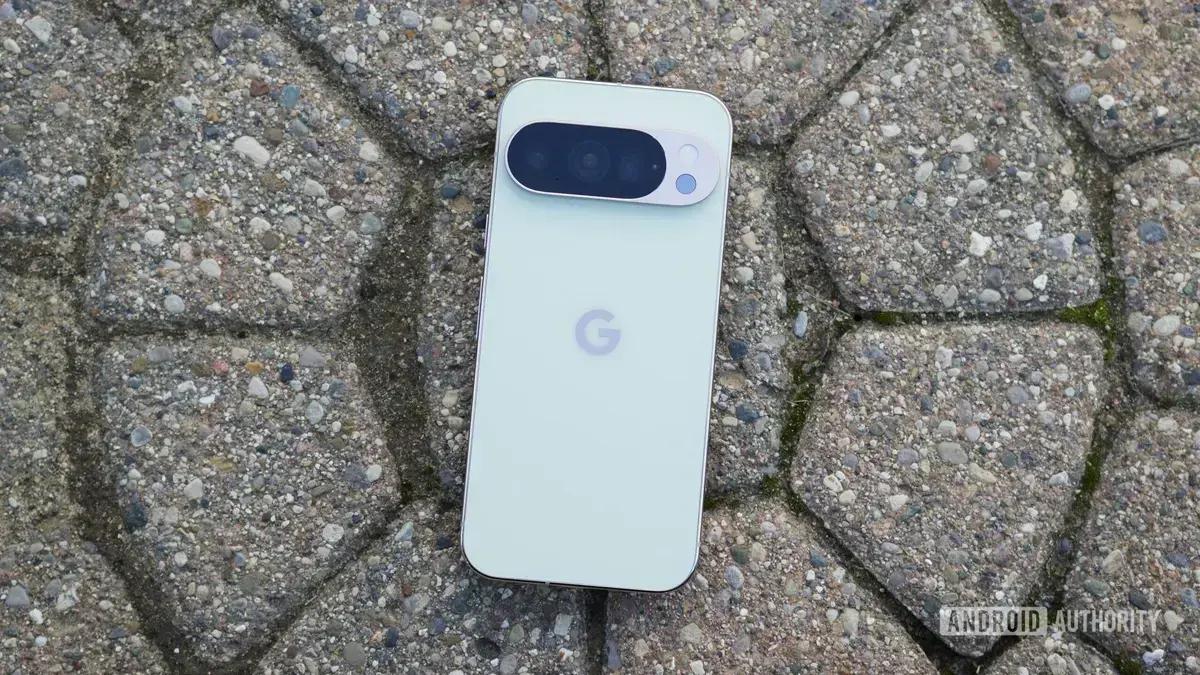 Problemas no Android Auto com Pixel 10 persistem mesmo após correção