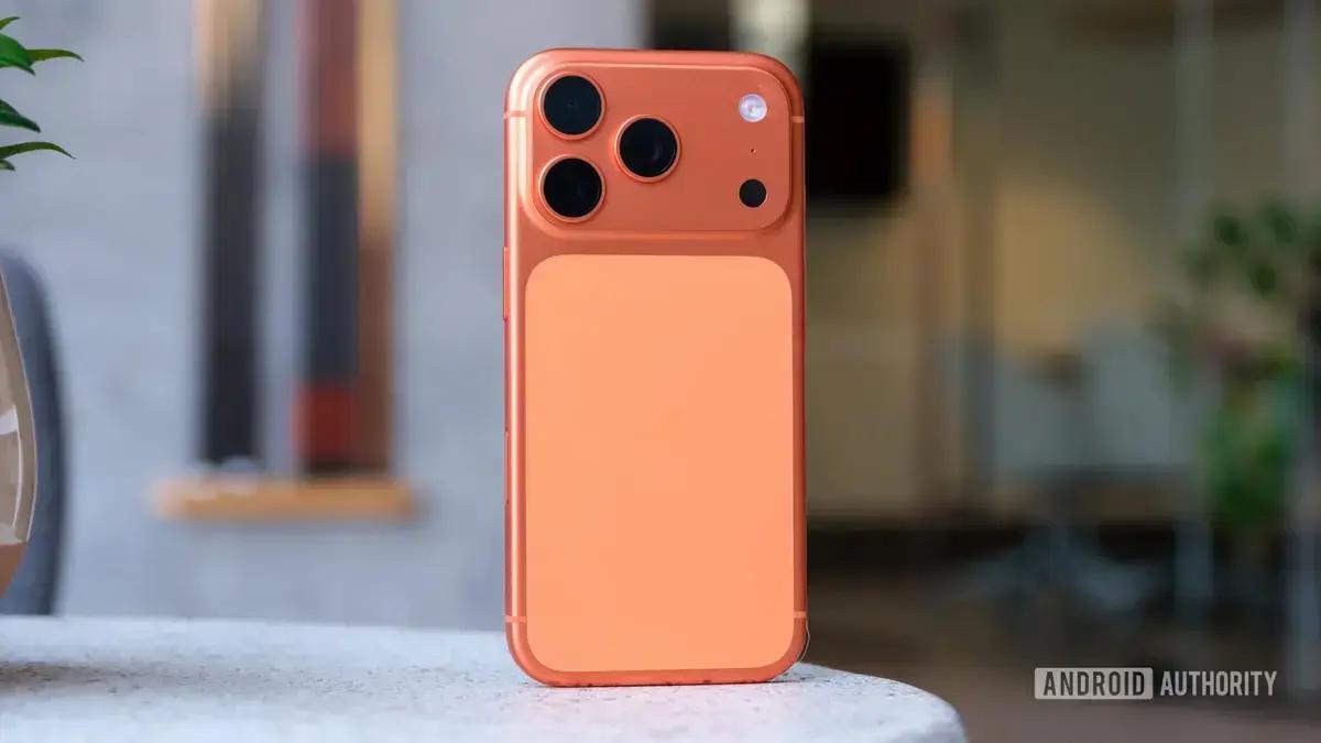 Apple explica causas dos arranhões no iPhone 17 Pro e recomenda proteção