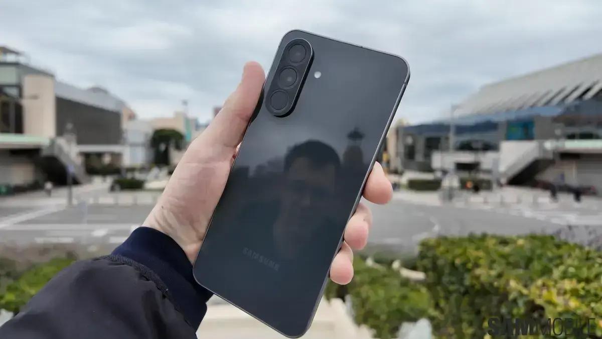 Atualização estável do One UI 8 para Galaxy A55 começa a ser liberada