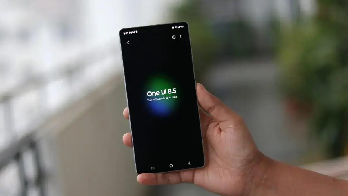 One UI 8.5 exibe nome e logo com destaque nas configurações