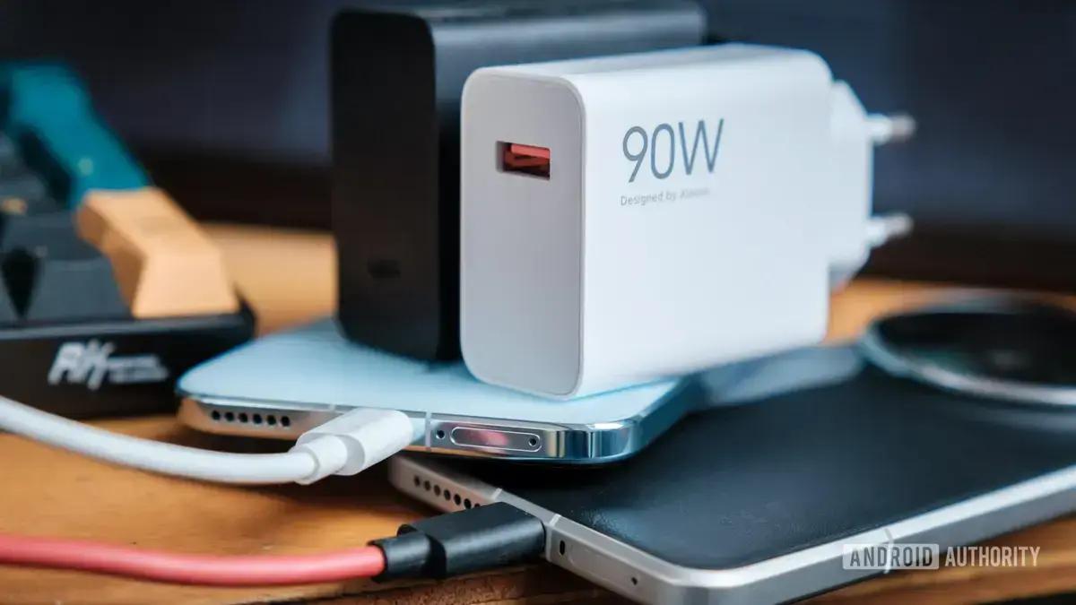 Primeiros smartphones Android top de linha com carregamento rápido universal de 100W chegam ao mercado