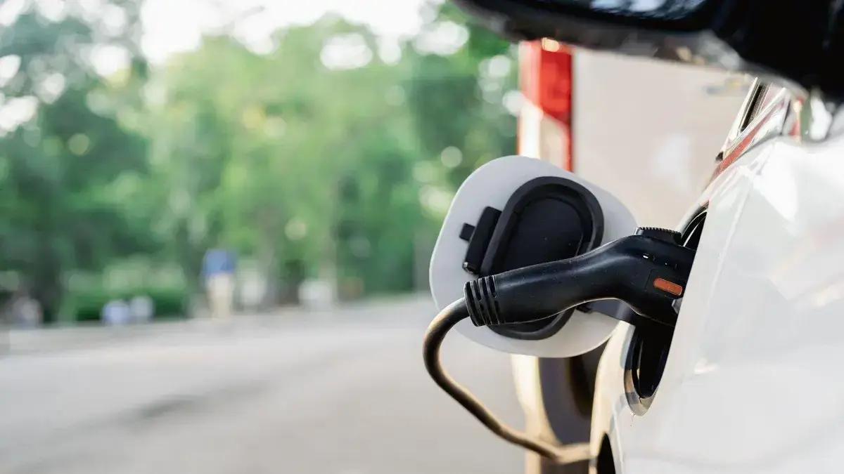 Guia para escolher seu próximo carro elétrico ou híbrido no Brasil