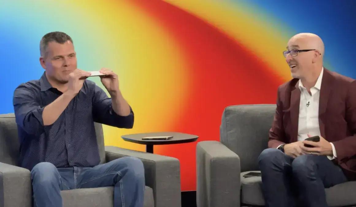 Executivos da Apple comprovam a durabilidade do iPhone Air em teste ao vivo