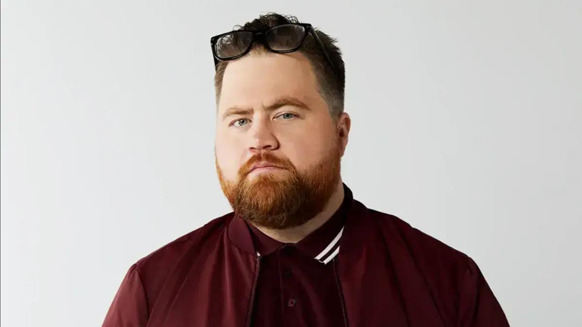 Paul Walter Hauser, estrela de Black Bird, integra elenco do novo filme Resident Evil previsto para 2026