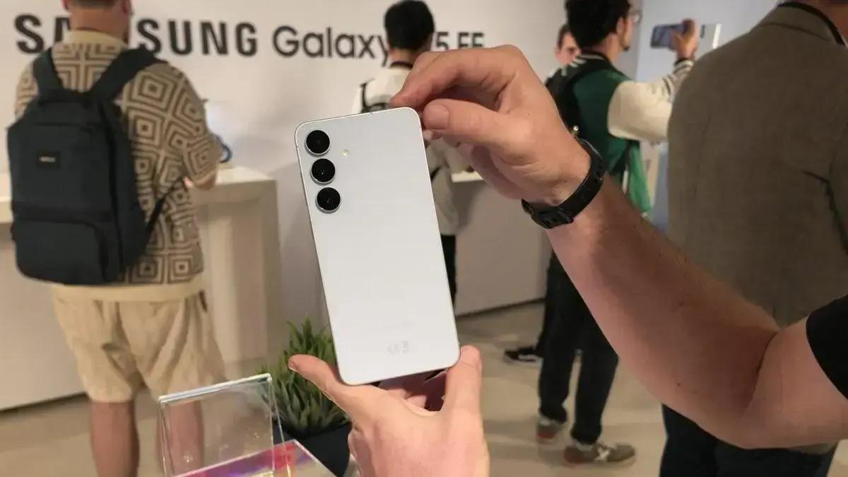 Galaxy S25 FE chega aos EUA com preço inicial de US$ 649, mesmo valor do ano passado