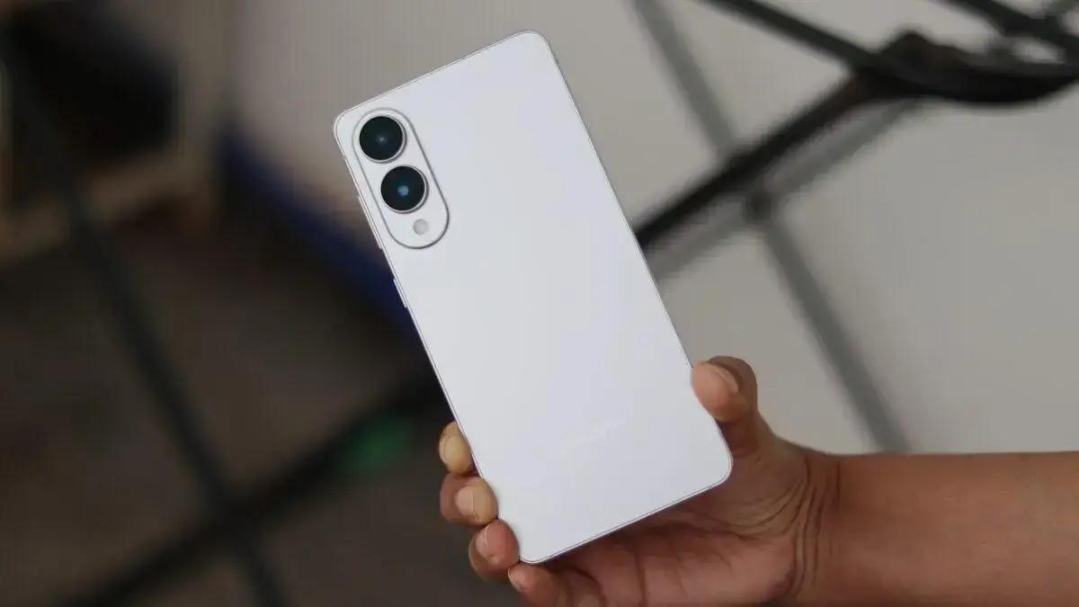 Design do Galaxy S26 Edge chama atenção por semelhança com iPhone