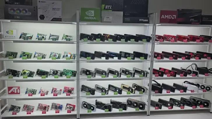 Colecionador brasileiro reúne galeria completa de GPUs da AMD e NVIDIA em três décadas de evolução