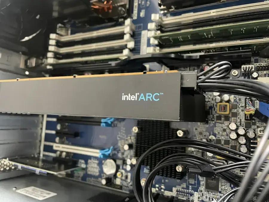Intel Arc A750: amostra com 16 GB de memória e barramento de 512 bits é revelada