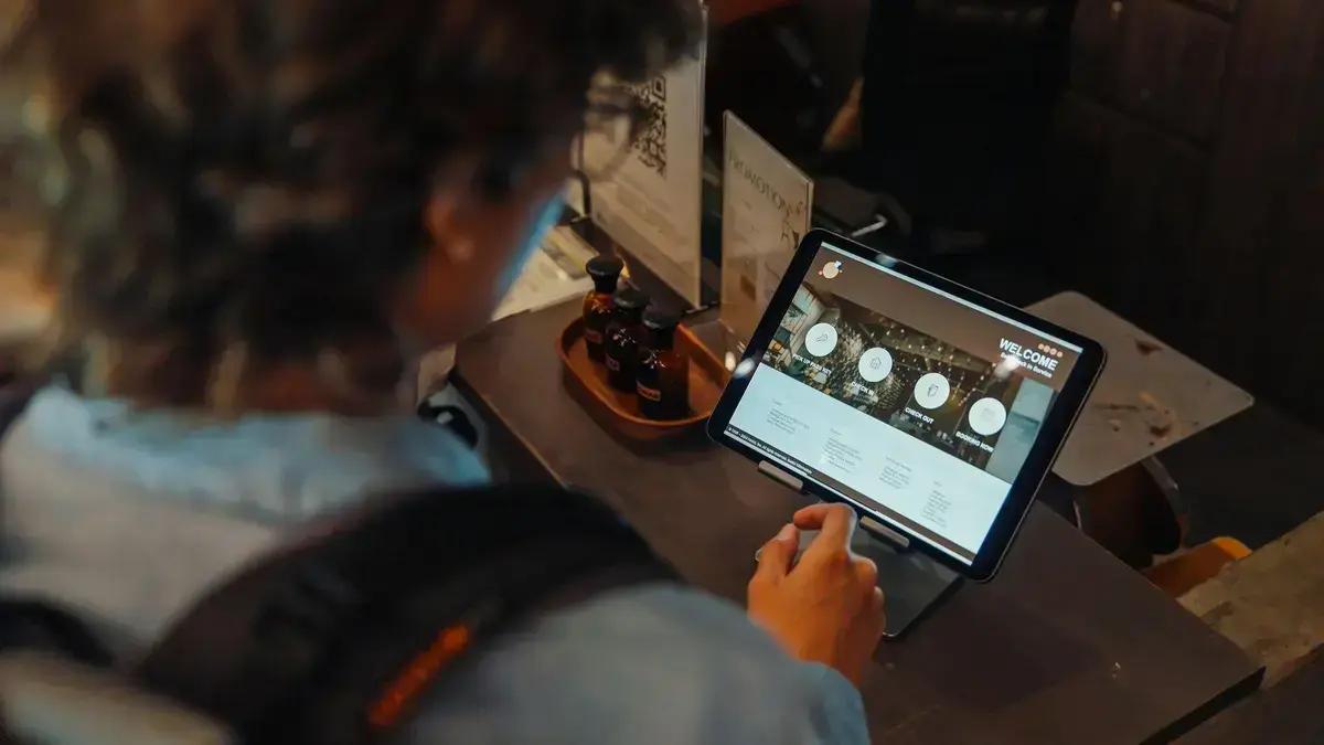 O futuro do atendimento no Brasil: humanos e IAs trabalhando juntos