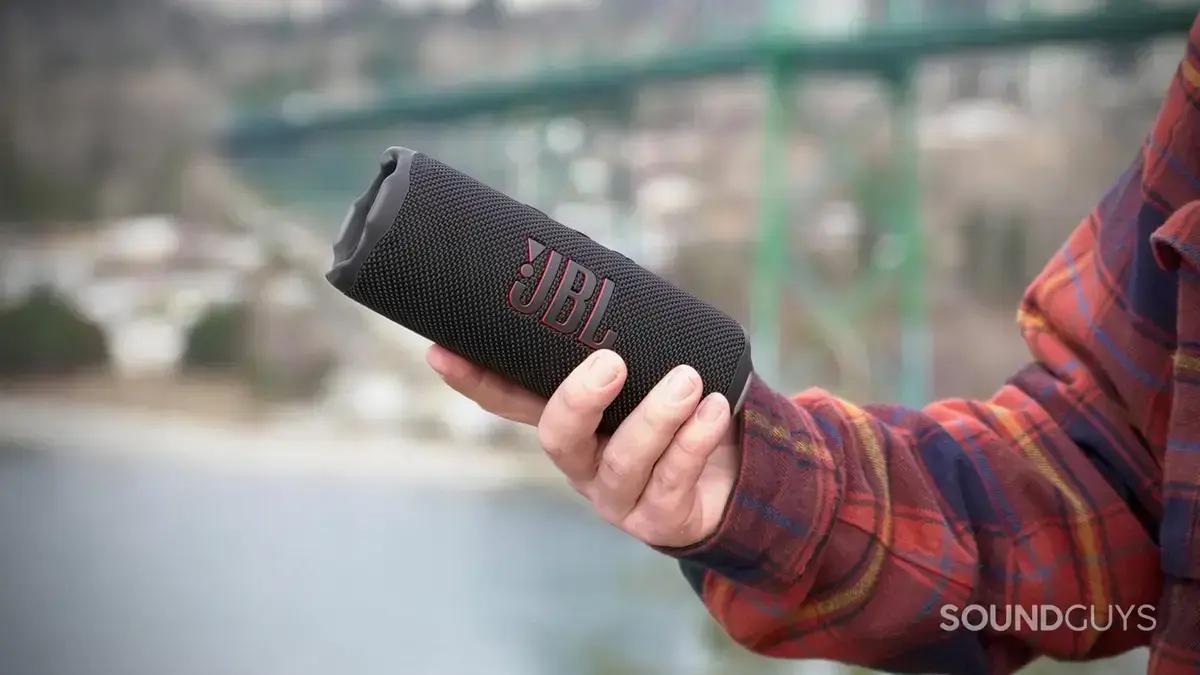 Alto-falante JBL Flip 7 volta com desconto de US$ 50, mas promoção não é válida no Brasil