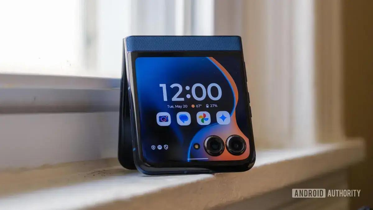 Motorola Razr 2025 volta a ter preço mais baixo histórico de US$ 600, promoção válida fora do Brasil