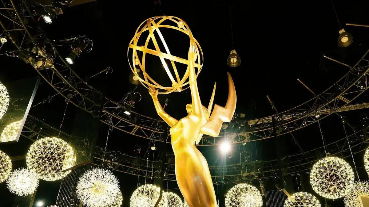 Onde assistir ao Emmy 2025 no Brasil: transmissão e indicados