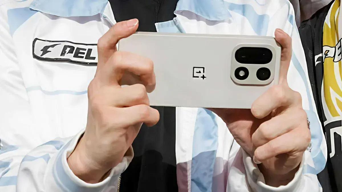 Avaliação do OnePlus 15 chega antes do lançamento oficial do smartphone