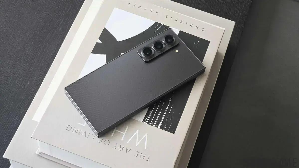 Samsung suspende atualização One UI 8 para Galaxy Z Fold SE devido a problema técnico