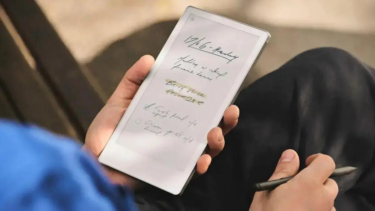 reMarkable lança Paper Pro Move, tablet compacto com tela e-ink colorida