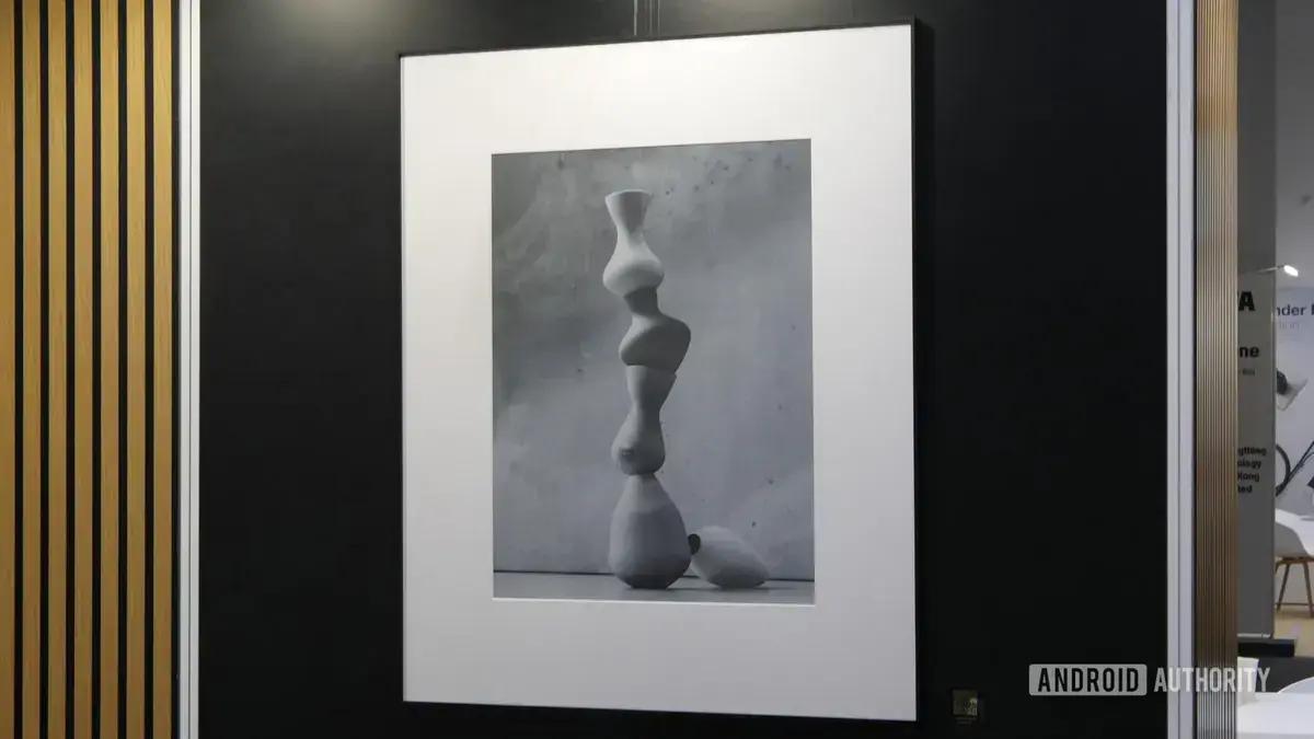 Posters com tecnologia E Ink: solução prática para decorar paredes em aluguel