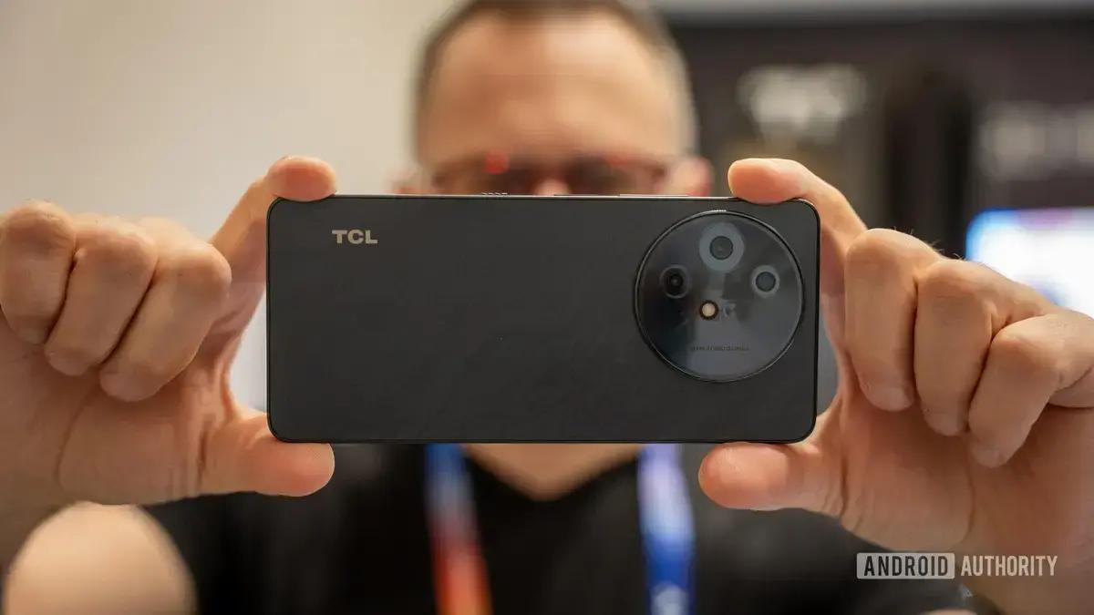Smartphone TCL 60 XE NXTPAPER tem preço reduzido em US$ 70, oferta válida apenas fora do Brasil