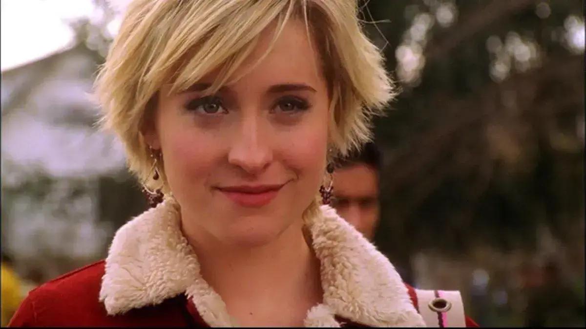 Por onde está Allison Mack, atriz de Smallville que foi presa após participação em culto? 2 Por onde está Allison Mack, atriz de Smallville que foi presa após participação em culto?