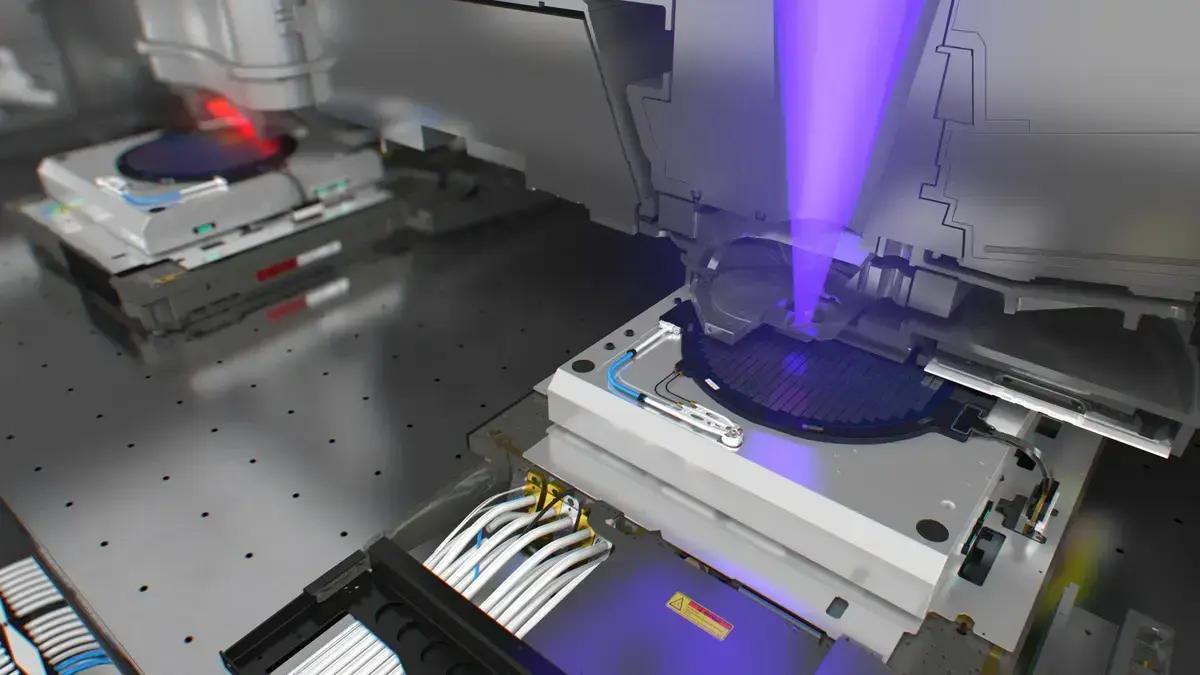 Engenheiros chineses tentam engenharia reversa em equipamentos ASML DUV e acabam danificando as máquinas