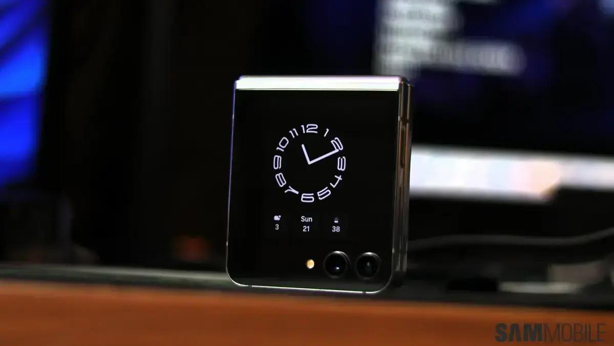 Samsung amplia disponibilidade da atualização One UI 8 para Galaxy Z Flip 5 em mais regiões