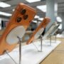 Apple adapta suportes MagSafe em lojas para evitar marcas no iPhone 17