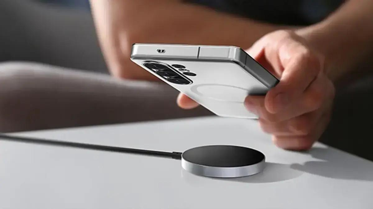 Samsung lança novos carregadores sem fio com certificação Qi2 antes dos seus smartphones
