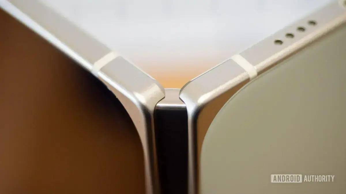 Google detalha o design da dobradiça do Pixel 10 Pro Fold