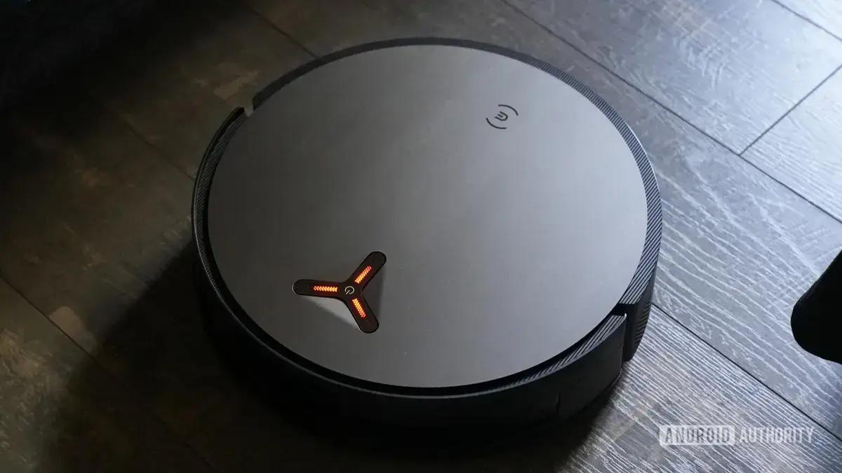Ecovacs Deebot X11 OmniCyclone oferece limpeza eficaz, mas apresenta falha importante na navegação