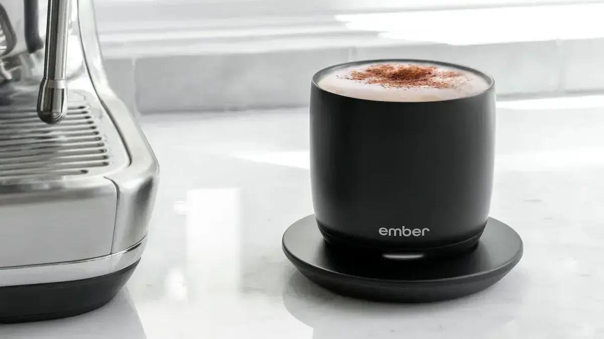 Ember Smart Cup mantém sua bebida quente durante toda a manhã (Oferta válida fora do Brasil)