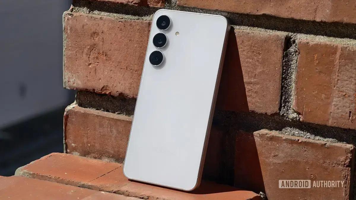 Galaxy S25 FE é uma atualização interessante, exceto para donos recentes do FE