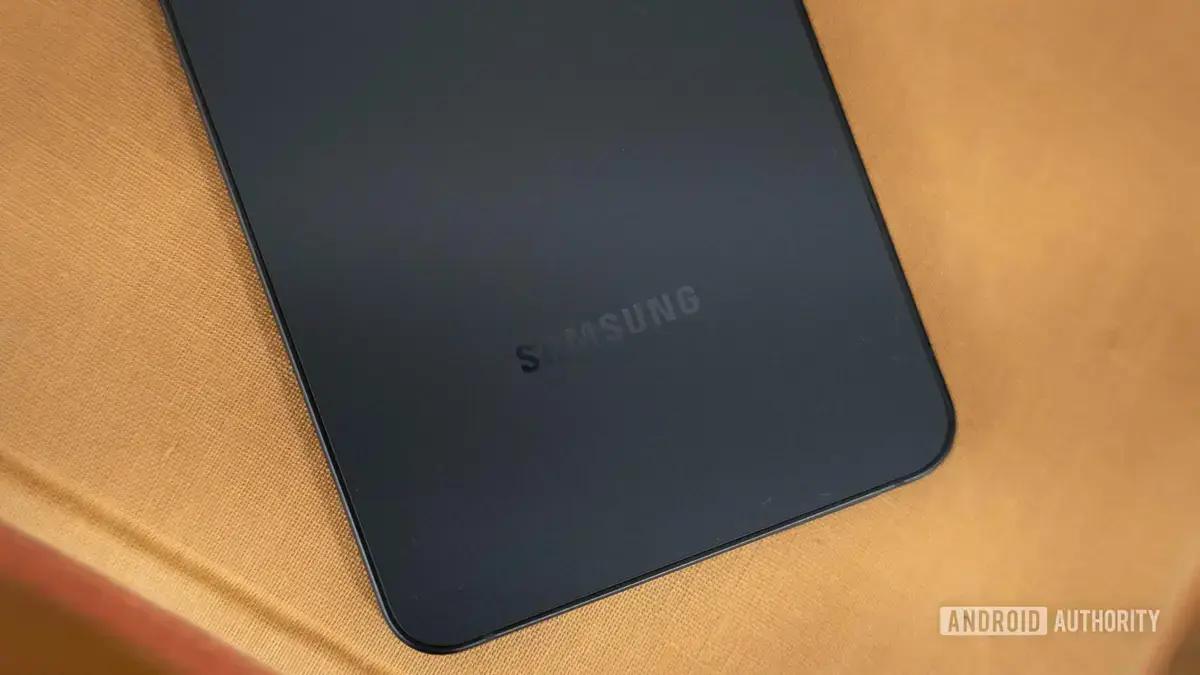 Samsung cancela Galaxy S26 Edge após vendas baixas do modelo anterior