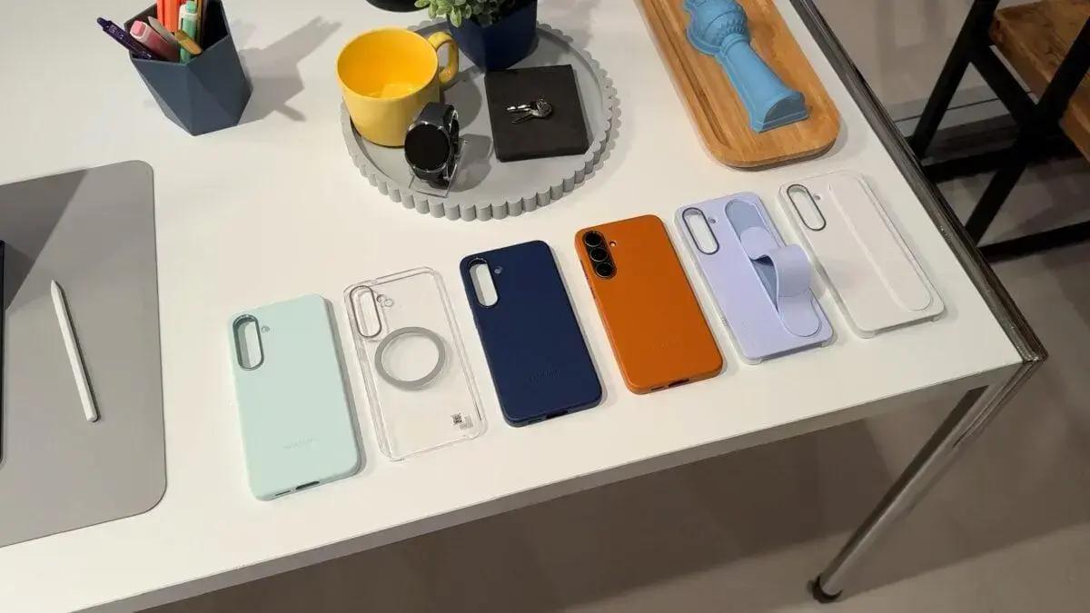 Galaxy S26 pode chegar na cor laranja semelhante ao iPhone 17 Pro